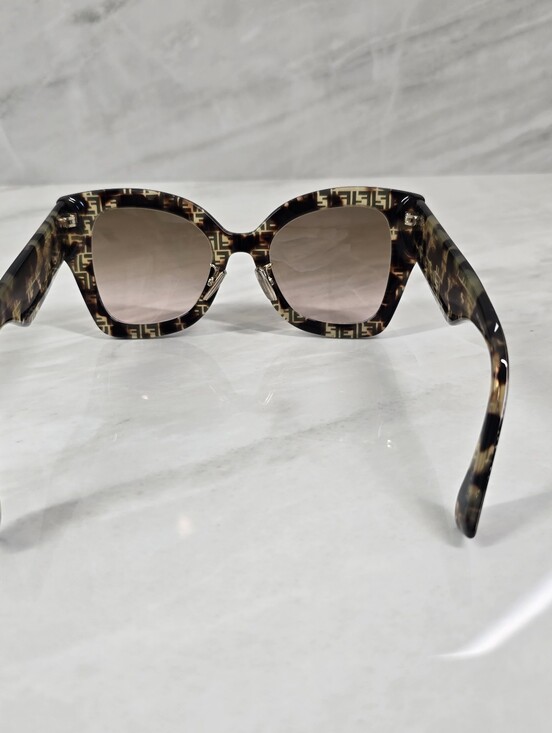 Fendi Women’s Brown Tortoiseshell FF Logo Sunglasses main image 9